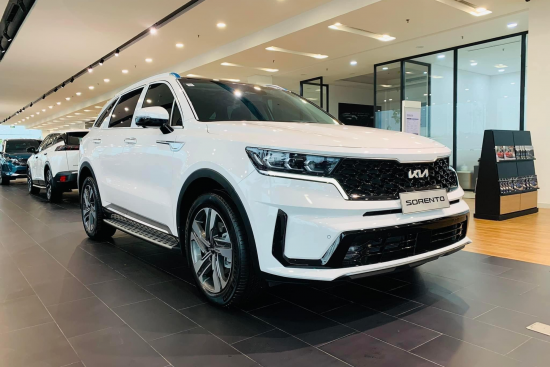 Kia giảm giá loạt xe tại Việt Nam