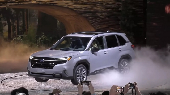 Subaru Forester 2025 ra mắt với nhiều tranh cãi vì thiết kế na ná Explorer