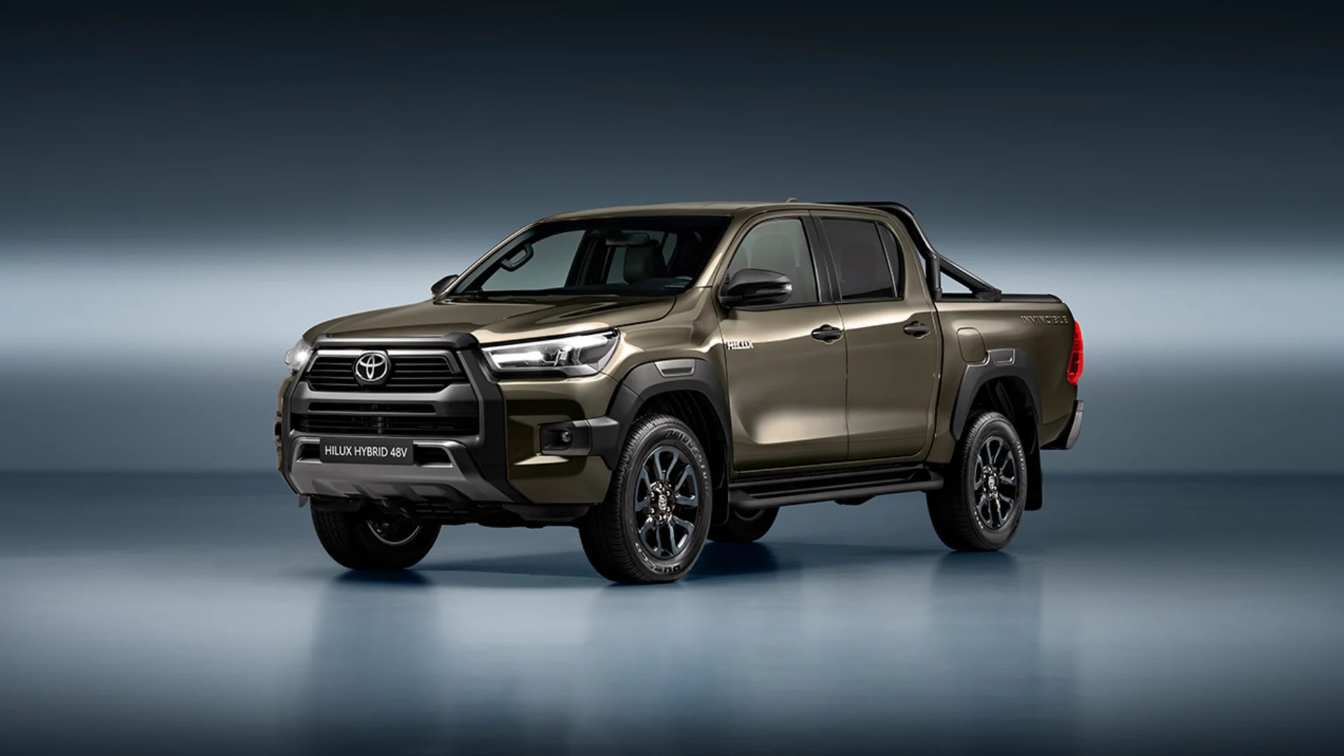 Toyota Hilux hybrid ra mắt