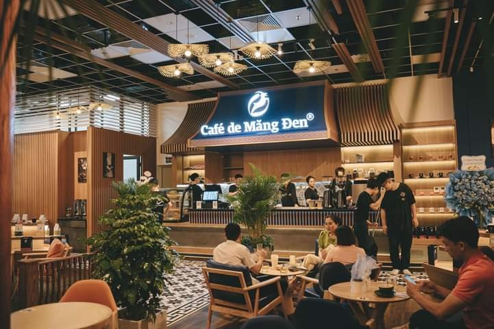 Bên cạnh đó, không thể thiếu sự góp mặt của những nhà hàng: Quán Nhậu Tự Do, Cafe de Măng Đen.. mang đậm nét văn hóa ẩm đặc trưng của Việt Nam