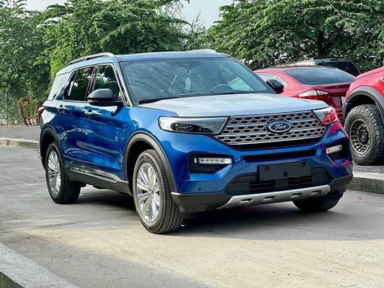 Giá bán Ford Explorer giảm hơn 400 triệu đồng tại nhiều đại lý