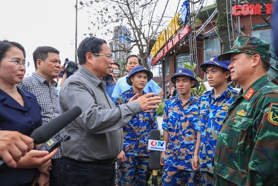 Đoàn kết, kiên cường vươn lên sau bão