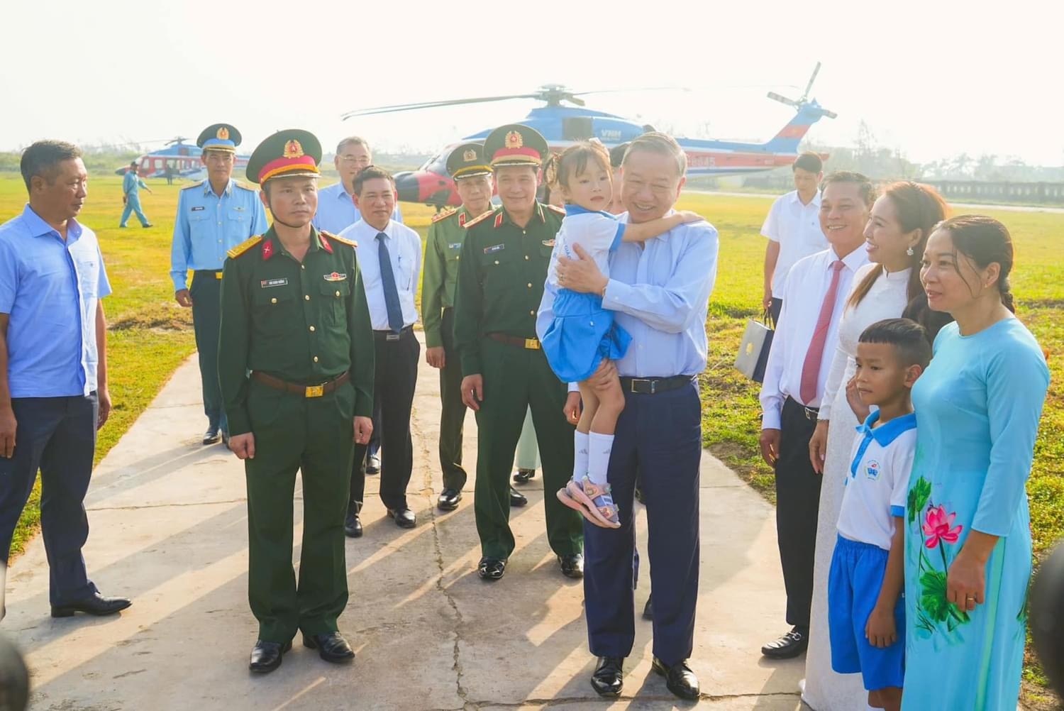 Tổng Bí thư Tô Lâm thăm, làm việc tại huyện đảo Bạch Long Vĩ