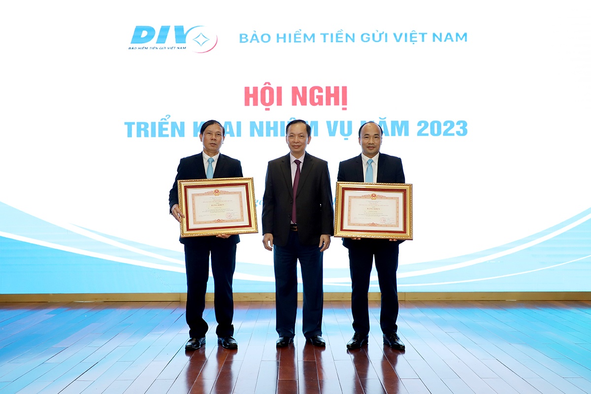 bao hiem tien gui viet nam vung tin hoan thanh nhiem vu chinh tri duoc giao