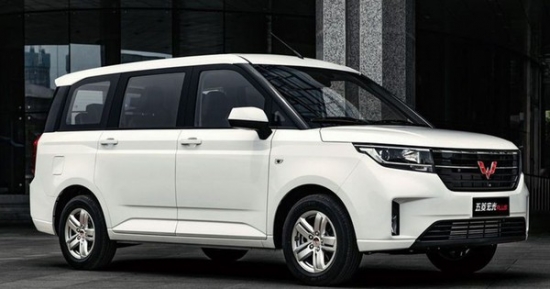 Wuling ra mắt MPV điện, giá quy đổi chỉ 240 triệu đồng